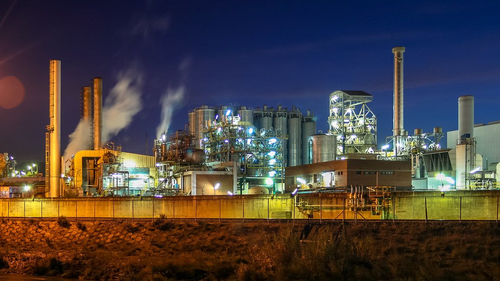 Oil refinery. Image: 