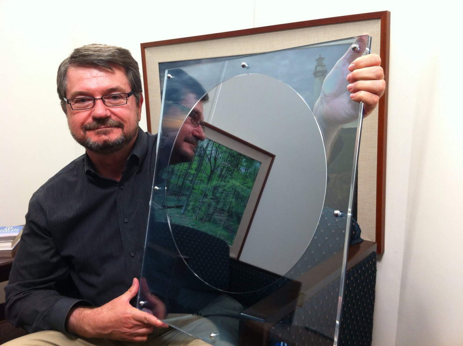 A 450mm silicon wafer held by semiconductor analyst Dan Hutcheson